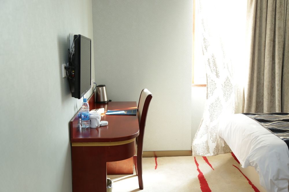 Crown Crystal Hotel Shanghai Exterior photo